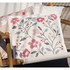 Broderi Pute i filt med stansede hull sett 42 x 42 cm