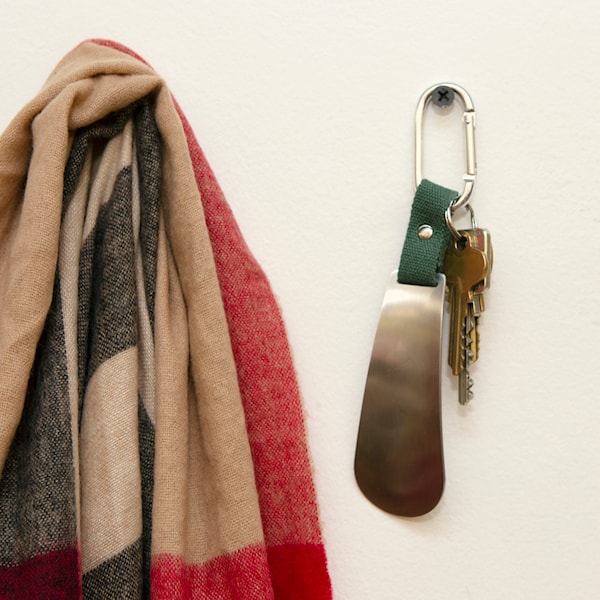 Clippable Shoehorn Kikkerland
