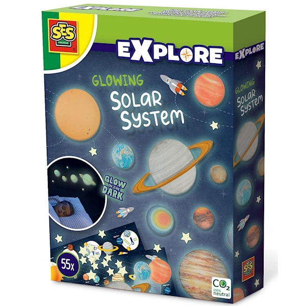 Planeter & Stj&auml;rnor Sj&auml;lvlysande v&auml;ggdekoration SES Creative