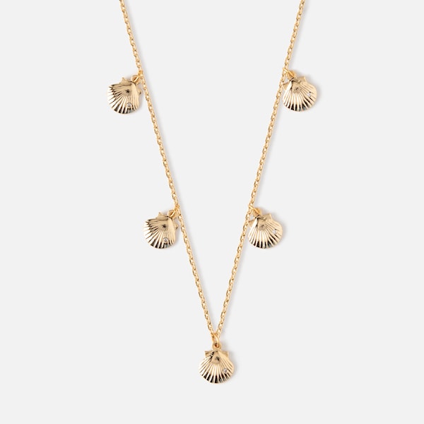 Gullkjede med skjell charms