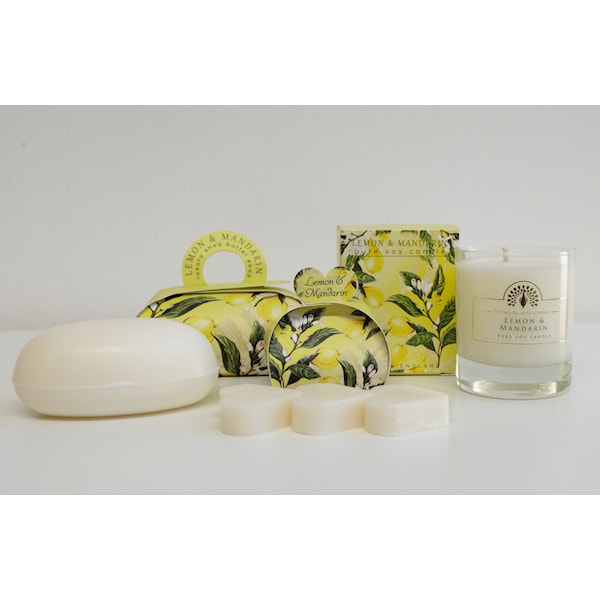 The English Soap Company Lemon & Mandarin Set - doftljus & doftpinnar The English Soap Company Lemon & Mandarin Set - doftljus & doftpinnar