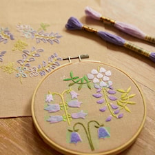 Broderikit med 2 vår motiv DMC Mindfulness